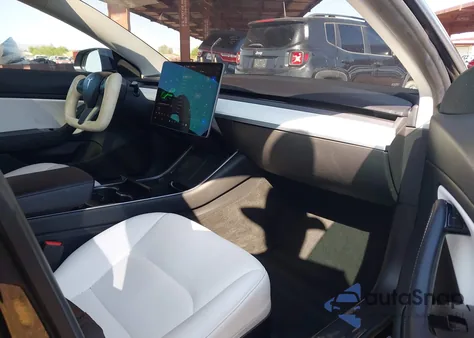 2018 Tesla Model 3 Long Range/Performance z USA, uszkodzony, nr VIN 5YJ3E1EB4JF055990